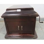 A turn of the century mahogany cased table-top gramophone by Majestrola. H37cm W40cm D50cm (approx).