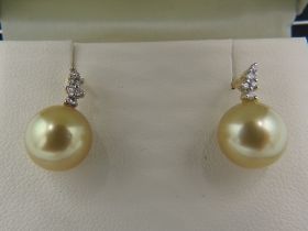 An AAAA pair of 18ct yellow gold Southsea golden pearl & diamond earrings, approx 0.17cts, VS F/G,