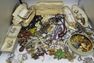 A large collection of mainly vintage jewellery, to include necklaces, bracelets and earrings. In a