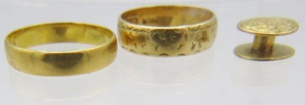 A 22ct yellow gold wedding ring, size O, approx weight 2.9 grams, an 18ct yellow gold wedding