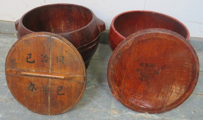 Two vintage Asian lacquered wood rice boxes and covers. H25cm Diameter 36cm (approx). - Image 3 of 3