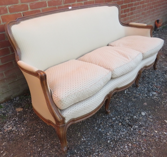 A stylish vintage sofa in the George III French Hepplewhite style, 20th century, elegant show-wood - Image 2 of 3