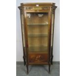 A vintage French vitrine in the Louis XV style, early/mid 20th century, having a marble top above