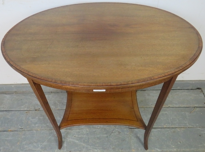 An Edwardian mahogany oval occasional table, crossbanded and parquetry strung, on tapering square - Image 3 of 3