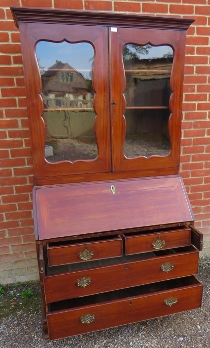 A Georgian mahogany bureau bookcase, the top section with two height-adjustable shelves above - Image 4 of 5