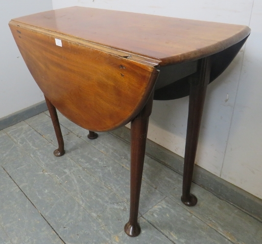 A George III mahogany oval drop-leaf cottage dining table, raised on pad feet supports, 91cm wide - Image 2 of 4