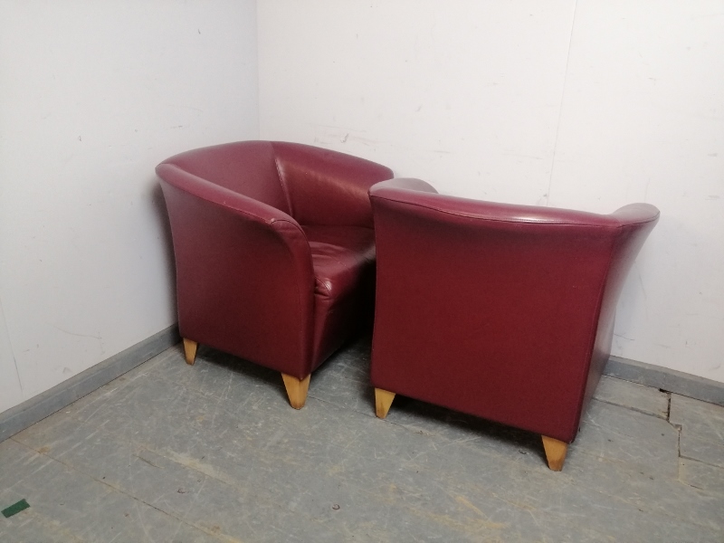 A pair of contemporary tub chairs by Grassoler, upholstered in burgundy leather, on triangular beech - Image 2 of 2