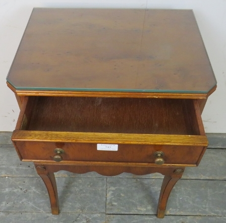 A reproduction yew wood bedside cabinet, housing one long cock-beaded drawer with brass handles, - Image 3 of 3