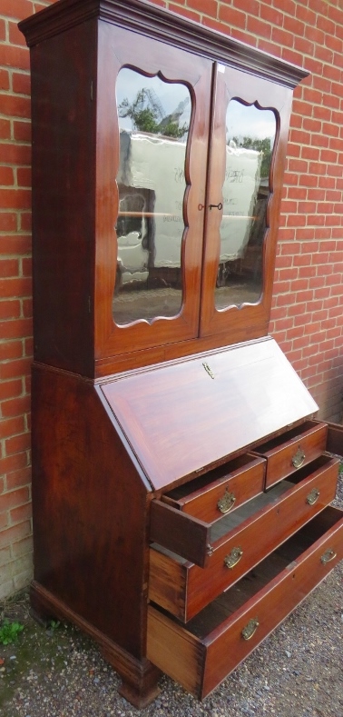 A Georgian mahogany bureau bookcase, the top section with two height-adjustable shelves above - Image 5 of 5