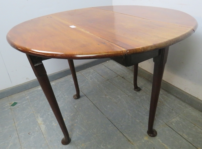 A George III mahogany oval drop-leaf cottage dining table, raised on pad feet supports, 91cm wide - Image 4 of 4