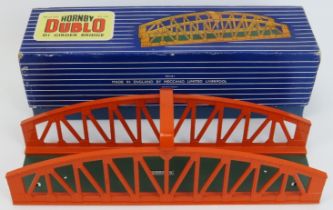 A Hornby Dublo model D1 Girder Bridge with original box. Model number: 32141. 29.2 cm length.