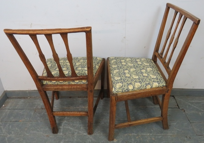 A pair of Georgian light mahogany occasional chairs with drop-in seat pads re-upholstered in William - Image 4 of 4