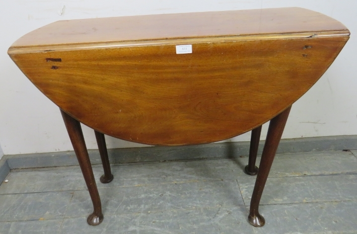 A George III mahogany oval drop-leaf cottage dining table, raised on pad feet supports, 91cm wide