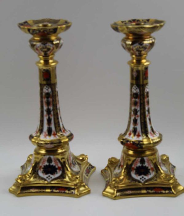 A pair of Royal Crown Derby bone china candlesticks, decorated and gilded in the Imari palette No. 1 - Image 8 of 20