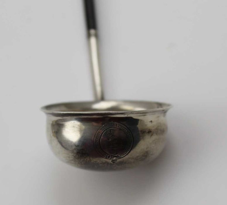 A Georgian design silver tea strainer with turned wood handle, a Georgian silver ladle with twisted - Image 5 of 9