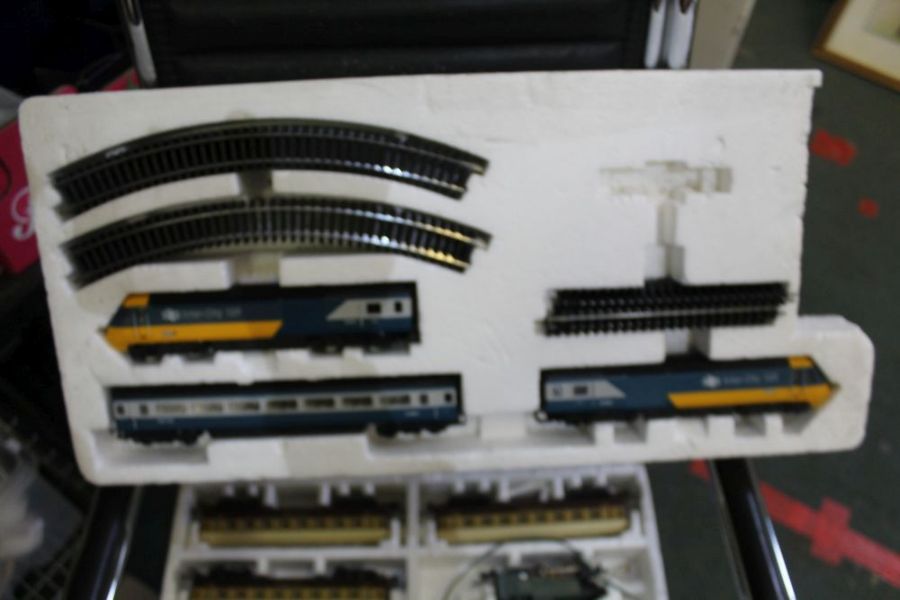 Two part train sets to include Lima Great Western and a modern Intercity 125 - Image 4 of 8