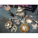 A quantity of domestic brasswares, various