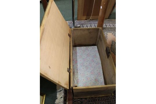 A pine box, and a corner cupboard - Image 4 of 4