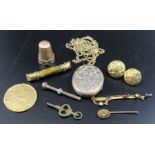 A quantity of yellow metal and plated wares, includes a thimble, coin, brooches, pendant, etc.