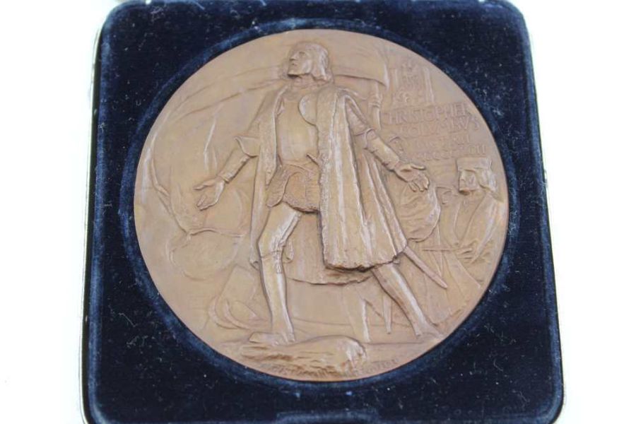 A bronze medal for the 1893 Worlds Columbian Exposition, commemorating the four hundred year anniver - Image 2 of 2