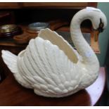 A Dartmouth porcelain swan tidy