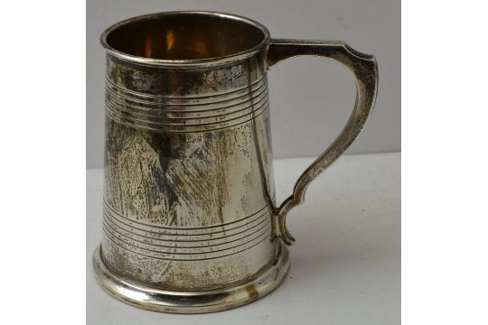 James Dixon and sons, a silver tankard of Georgian design, Sheffield 1946, 368g - Image 1 of 3