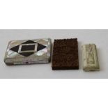 A 19th century Chinese visiting card case 6 x 10 cm, plus a mother-of-pearl purse and a snuff box