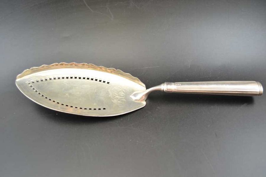 John Emes, A George III silver serving slice, London 1797 - Image 3 of 4