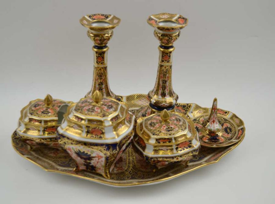 A Royal Crown Derby Imari pattern dressing table set, comprising shaped tray 32cm, a pair of candles - Image 17 of 20