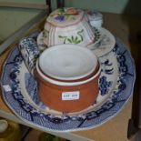 Domestic pottery and porcelain to include Royal Worcester