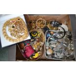 A tray containing quantity of costume jewellery