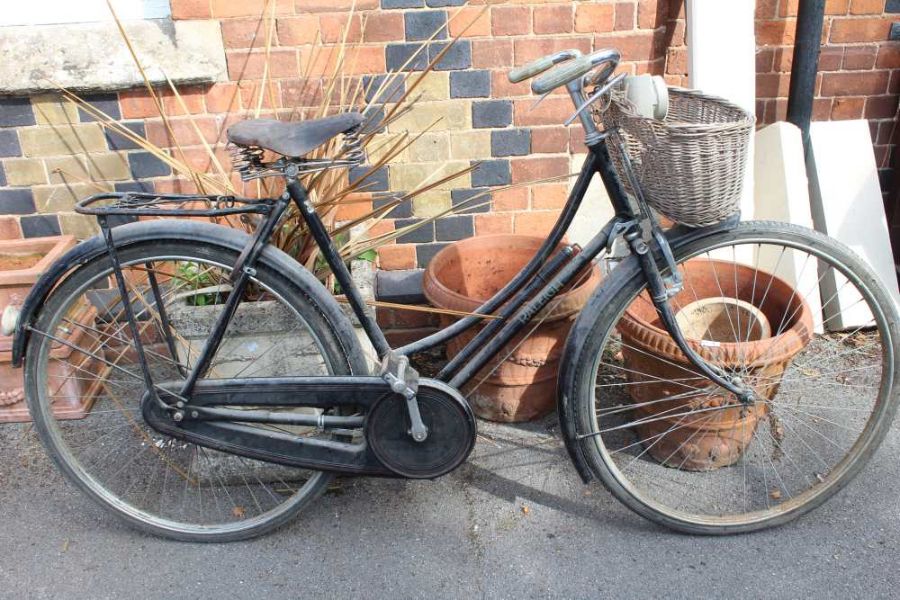 A vintage Raleigh ladies upright shopper with Brookes saddle