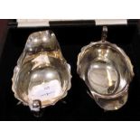 A pair of silver sauce boats of Georgian design, boxed, Birmingham 1929, combined weight 115g