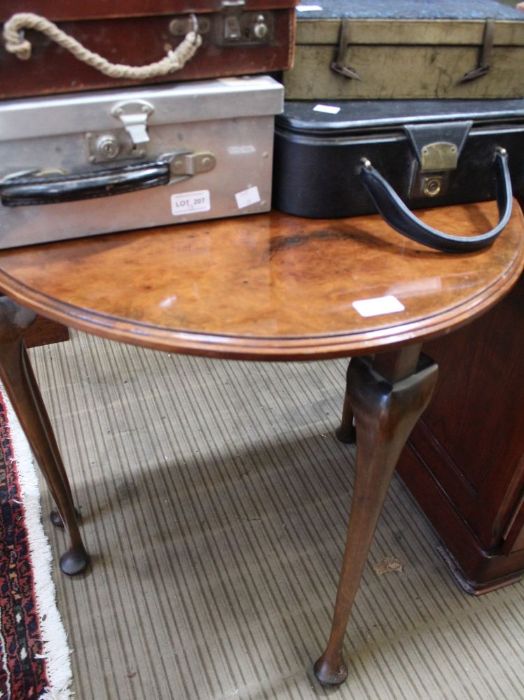 Well made reproduction Georgian design walnut finished twin flap table - Image 2 of 2