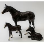 Beswick horse with two foals (3)