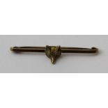 A 9ct gold stock pin, having cast Fox mask mount, 4.2g