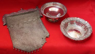 A chainmail purse and two bon bon dishes, 372g