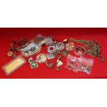 A bag of mainly costume jewellery and commemoratives