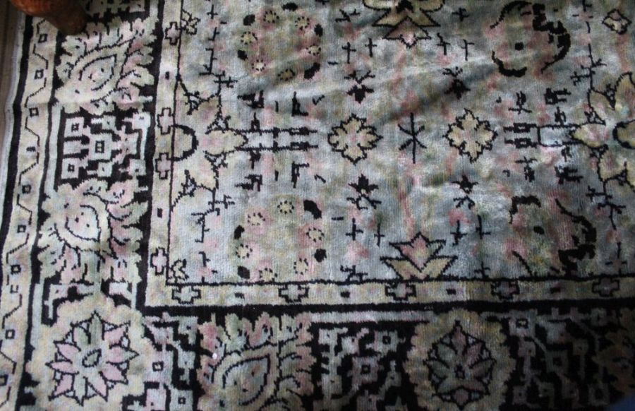 Machine made floral floor rug 142 x 260cm - Image 2 of 2