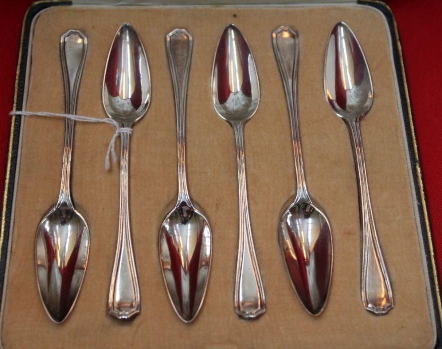Cased silver grapefruit spoons & silver napkin ring, 133g - Image 2 of 3
