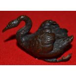 A 20th century cast bronze Swan 7 cm long