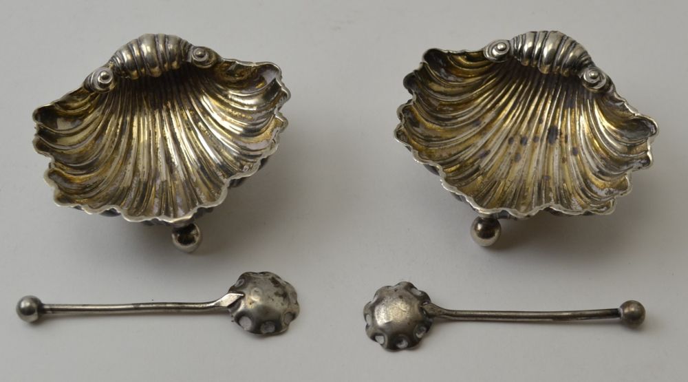 William Aitken, a pair of Victorian silver scallop form salts, with the matching spoons, Chester 190 - Image 3 of 3
