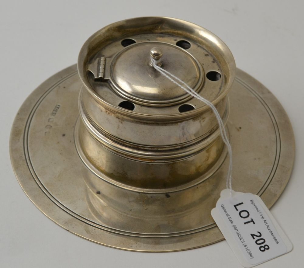 John Grinsell and Sons, a Victorian silver capstan inkwell, Birmingham 1891, stamped to the inside o