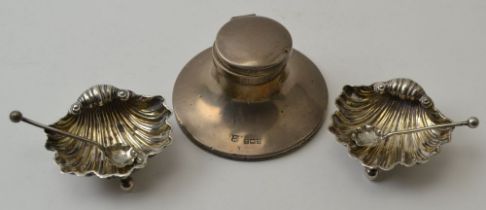William Aitken, a pair of Victorian silver scallop form salts, with the matching spoons, Chester 190