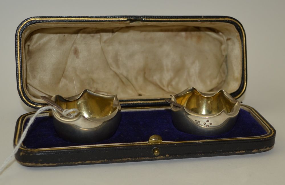 Jonathan Wilson Hukin, and John Thomas Heath, a pair of Victorian silver salts, London 1885, togethe - Image 2 of 2