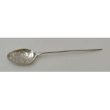 An 18th century silver mote spoon, bears a single assay mark, 13.5cm in length, weight: 5.8g