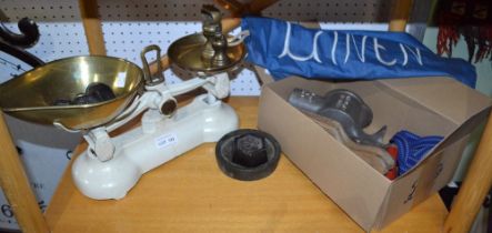 A selection of vintage kitchenalia