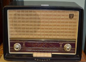 A "Philips" radio