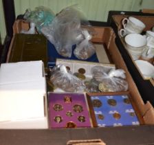 Framed bank notes, cased set of coins & loose GB coinage, various & cigarette cards