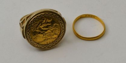A half sovereign set ring, the 1982 coin within a 9ct gold frame mount, gross weight 9.4g, together